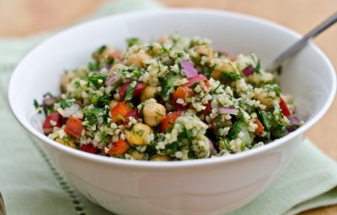 Bulgur-Salad-with-Dill-Vegetables-and-Chick-Peas-575x376