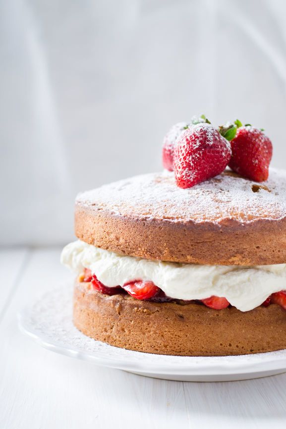 Flora_Vegan_Victoria_Sponge_Cake_1_50